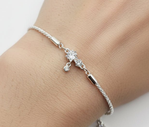 Twisted Chain Star Women's Adjustable Bracelet. Suitable for Bridal and other events; perfect gift choice